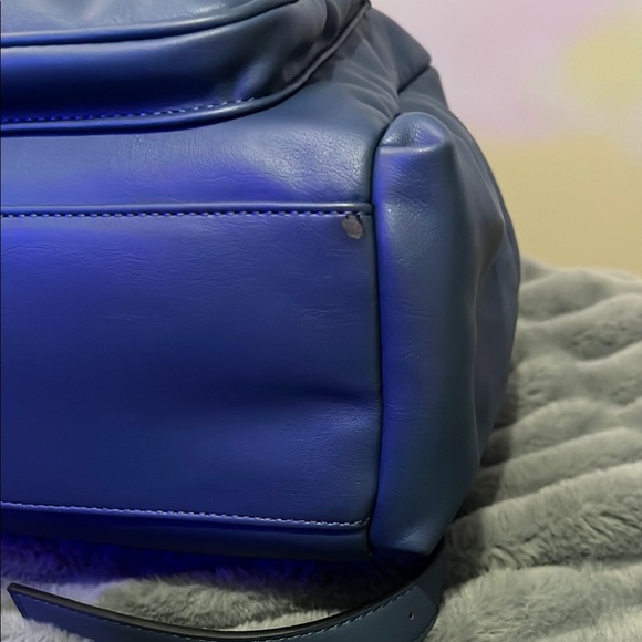 Simply Vera Vera Wang Blue Faux Leather Backpack GUC retail $79 - Picture 11 of 12